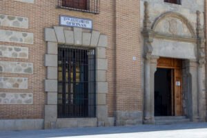 Fachada de las oficinas del Ayuntamiento de Talavera de la Reina
