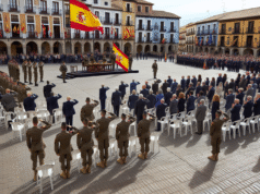 Falta de representación del Gobierno regional en el homenaje a la bandera en Talavera desata críticas y análisis